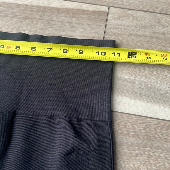 SPANX Look At Me Now Bike Shorts Sz Small Black NWOT - Picture 4 of 7